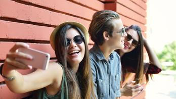 Když se Aktuálně.cz  zeptalo v pondělí středoškoláků na Biskupském gymnáziu v Brně, co říkají na zákaz premiéra, převažovaly názory, že by zákaz nepodpořili. A když už ano, tak ne pro mládež do 15 let.  Snímek je ilustrační.