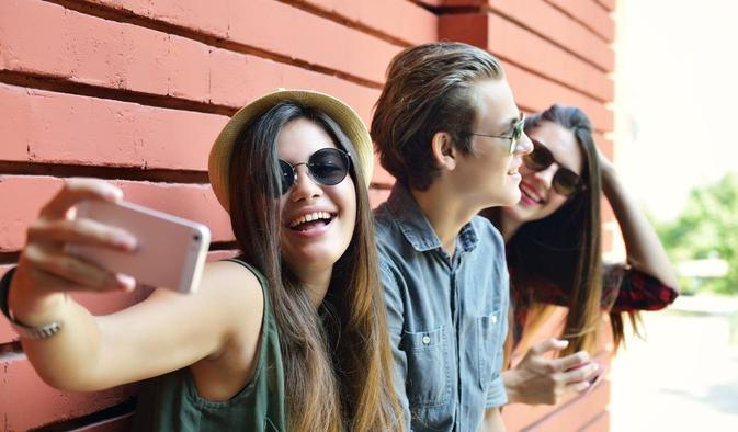 Když se Aktuálně.cz  zeptalo v pondělí středoškoláků na Biskupském gymnáziu v Brně, co říkají na zákaz premiéra, převažovaly názory, že by zákaz nepodpořili. A když už ano, tak ne pro mládež do 15 let.  Snímek je ilustrační.