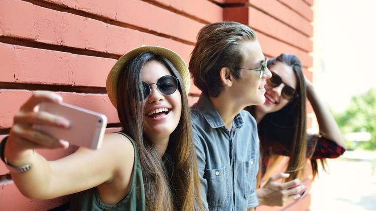 Když se Aktuálně.cz  zeptalo v pondělí středoškoláků na Biskupském gymnáziu v Brně, co říkají na zákaz premiéra, převažovaly názory, že by zákaz nepodpořili. A když už ano, tak ne pro mládež do 15 let.  Snímek je ilustrační.