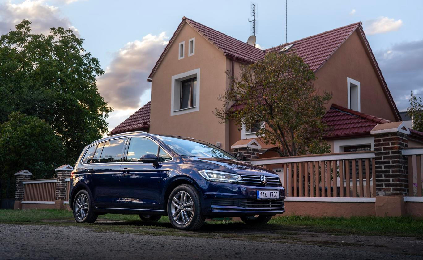 Volkswagen Touran už je v Česku dostupný jen ze skladových zásob.