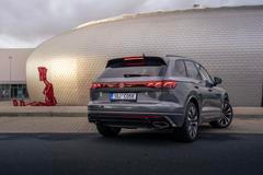 Na výběr zůstává 69 skladových a předváděcích aut s naftovým šestiválcem, případně benzinovým plug-in hybridem.