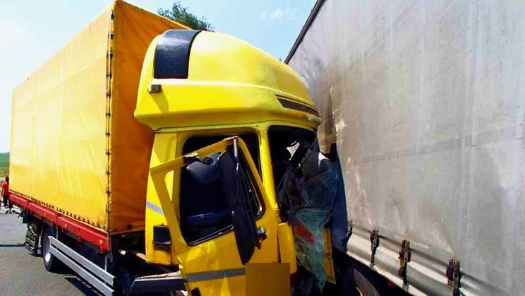 Nehoda náklaďáků na Šumpersku