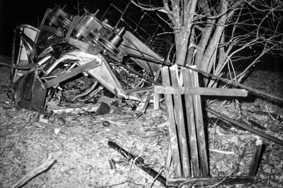Trosky kabiny lanovky v Cavalese po pádu z 9. března 1976.