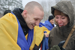 Ukrajinský koordinační štáb uvedl, že se z ruského zajetí vrátilo 150 vojáků, gardistů a pohraničníků a sedm civilistů, 139 bylo v zajetí od roku 2022. Nejmladšímu propuštěnému obránci vlasti bylo 23 let. Byl zajat jako devatenáctiletý při obraně Mariupolu, ruský soud ho odsoudil na doživotí. 5. února 2026.