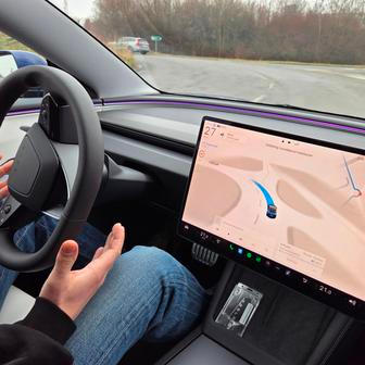 Za zhruba půlhodinovou jízdu auto nezaváhalo ani jednou, neumí se však vyhnout velkým dírám nebo vysokým kanálům, to musí udělat řidič sám.