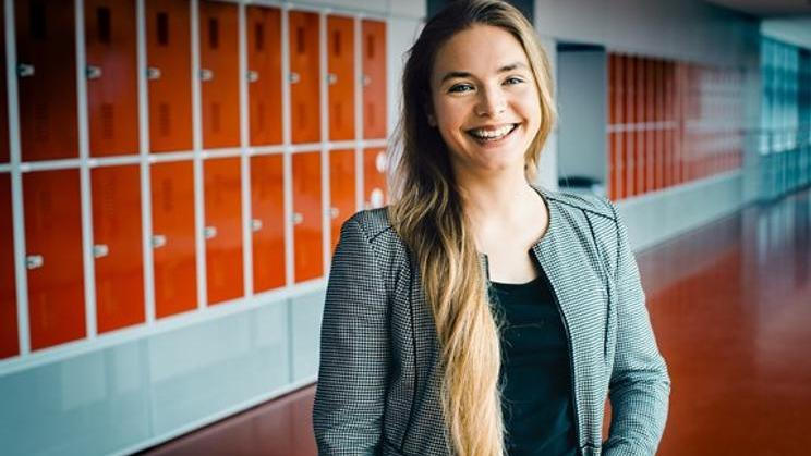 Lucie Ráčková se ve svém výzkumu zaměřuje na to, jak lidský organismus reaguje na extrémní stres a dlouhodobou izolaci. Podle jejích slov je akademické prostředí stále nastaveno spíše pro muže, přesto si v něm dokázala vybudovat silnou pozici.