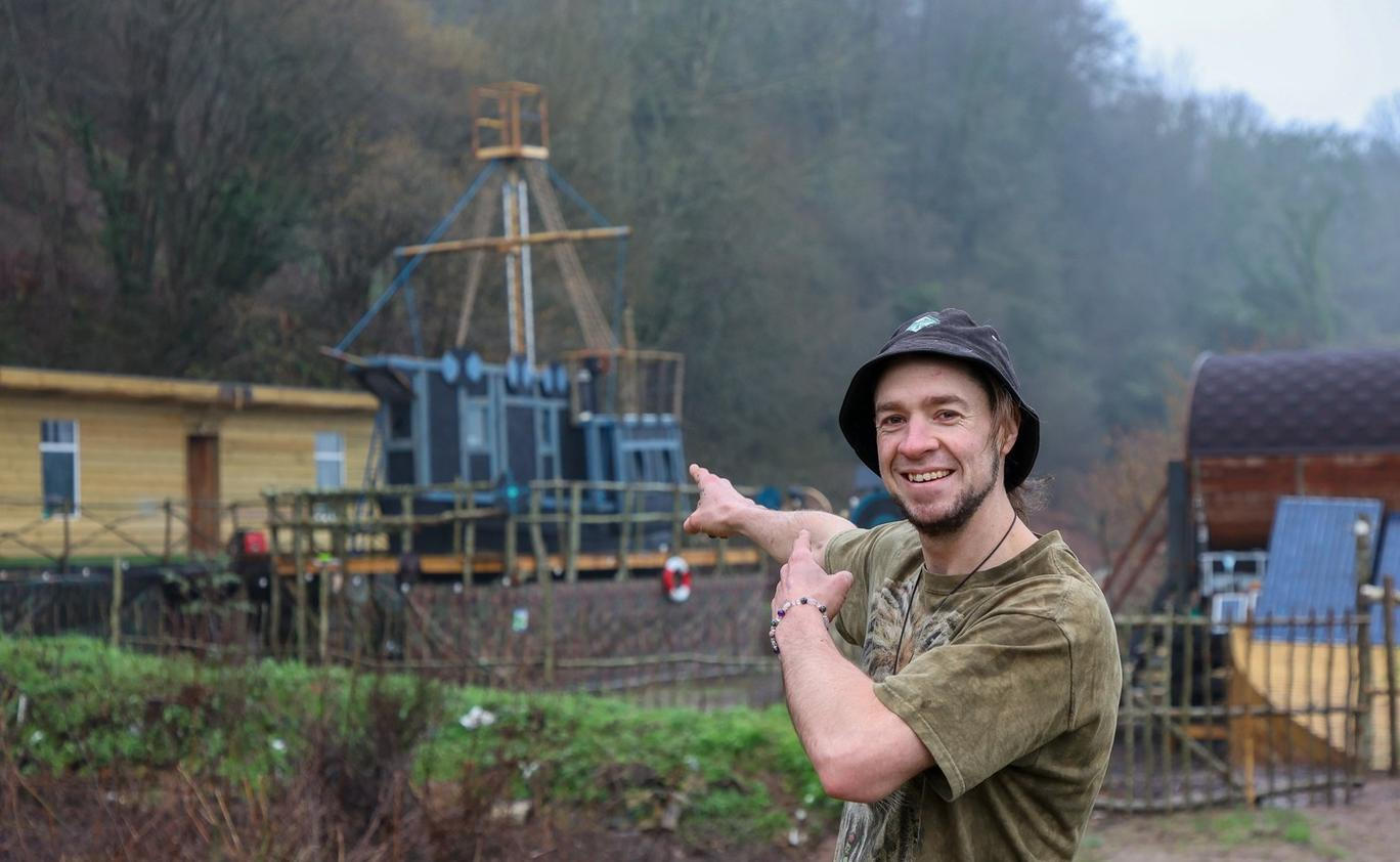 Dad faces tearing down £36K pirate ship home built without planning permission