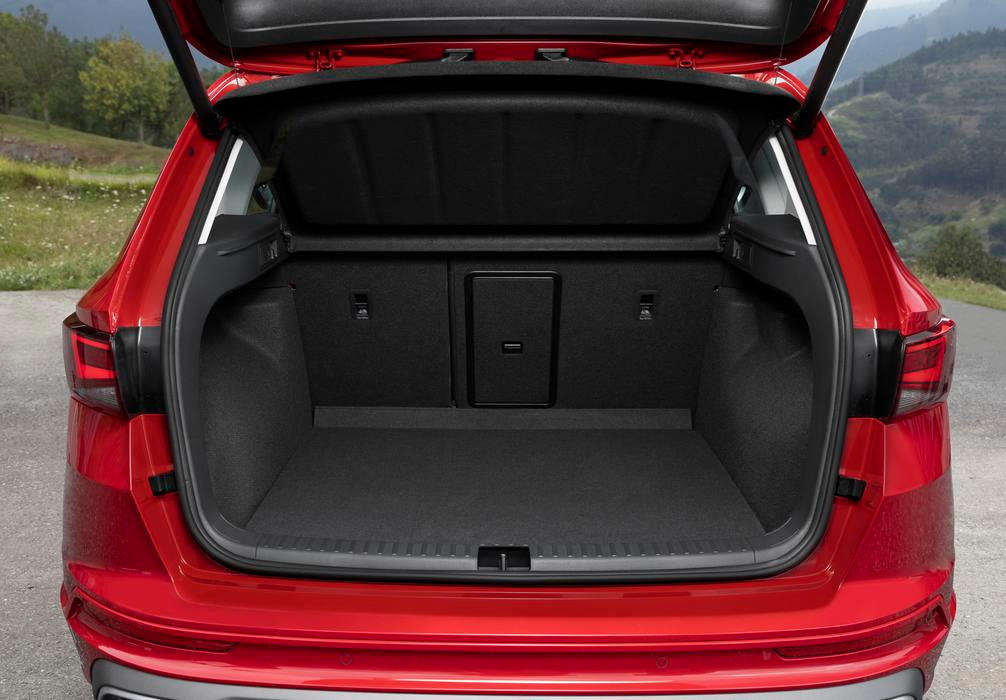 Nejlevnější skladový Seat Ateca stojí 641 tisíc korun. K dispozici je 24 nových a 3 předváděcí vozy.