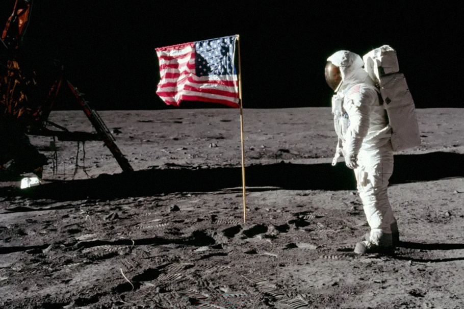 Buzz Aldrin na povrchu Měsíce během mise Apollo 11.