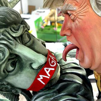 Bez kalhot a bez cenzury: Trump a spol. míří na německý karneval