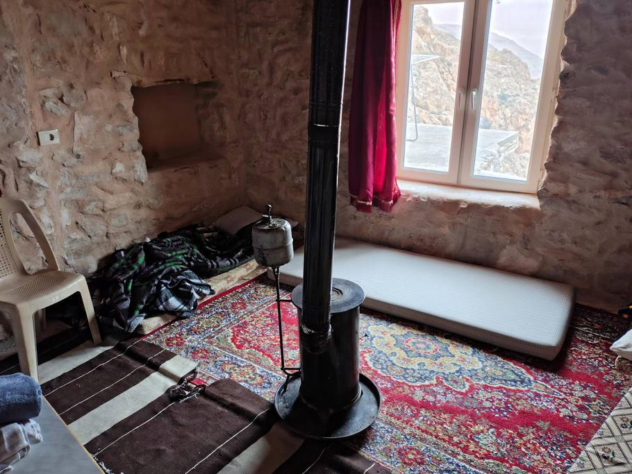 Pokoje v klášteře jsou jednoduché, ale příjemné.