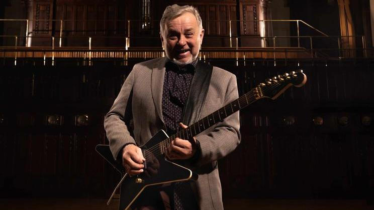 Kytarista a skladatel Pavlíček je mj. spolutvůrcem skupin Pražský výběr, BSP, autorem hudby skupin Stromboli a Big Heads. 