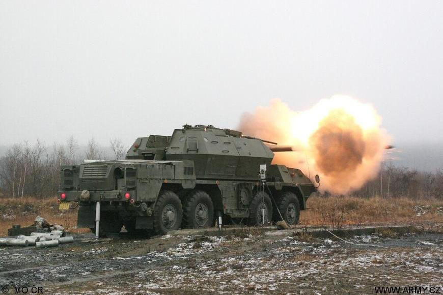 Češi už měli střílet z nových děl. Obří nákup se zasekl, ministr k němu mlčí