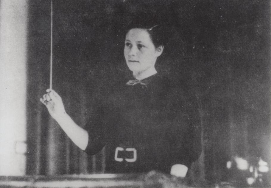 Vítězslava Kaprálová: Dirigentka a skladatelka.