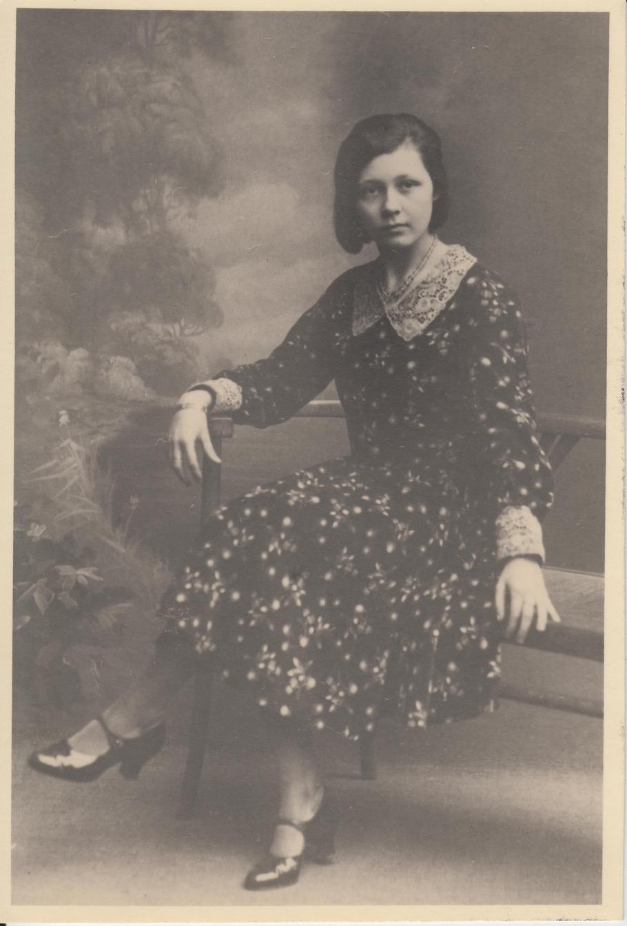 Portrétní foto Vítězslavy Kaprálové z roku 1930.