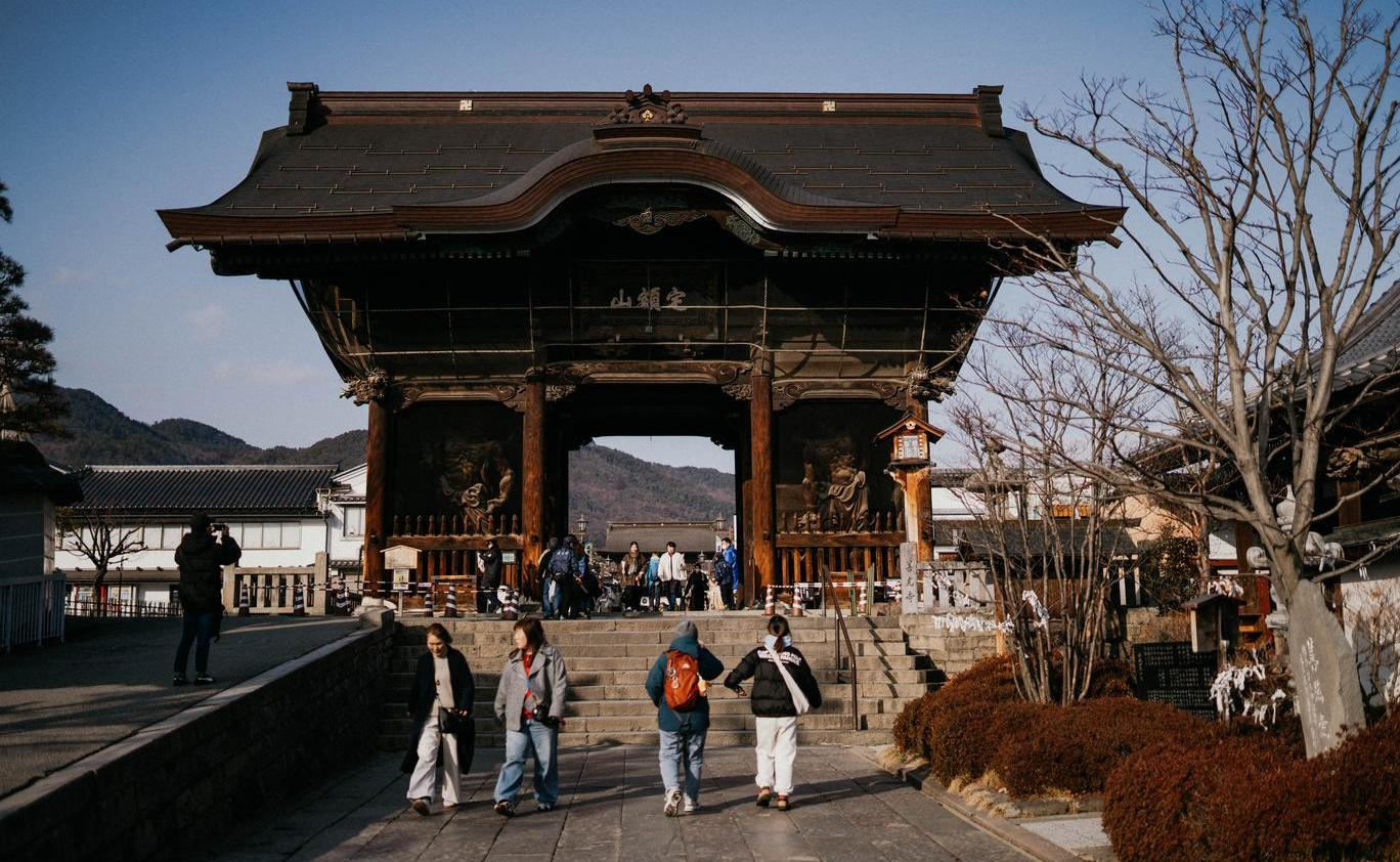 Historie Nagana sahá více než tisíc let zpět. Město vyrostlo kolem buddhistického chrámu Zenkódži, jednoho z nejvýznamnějších v celém Japonsku.