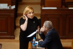 Schůze Poslanecké sněmovny, Alena Schillerová, Andrej Babiš
