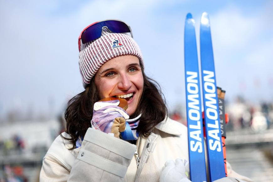 Zlodějské zlato, čílí se Francouzi. Odsouzená Simonová pobouřila zvláštním gestem