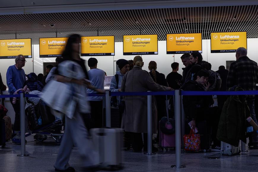 Piloti a palubní personál Lufthansy zahájili stávku, dotkla se i letů z Prahy