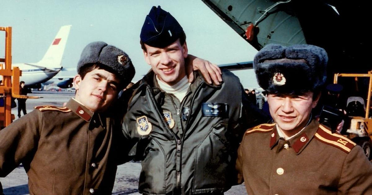 "Bushovy nožičky" a jiné dary. Poslali jste odpad, vytkli Rusové Američanům pomoc