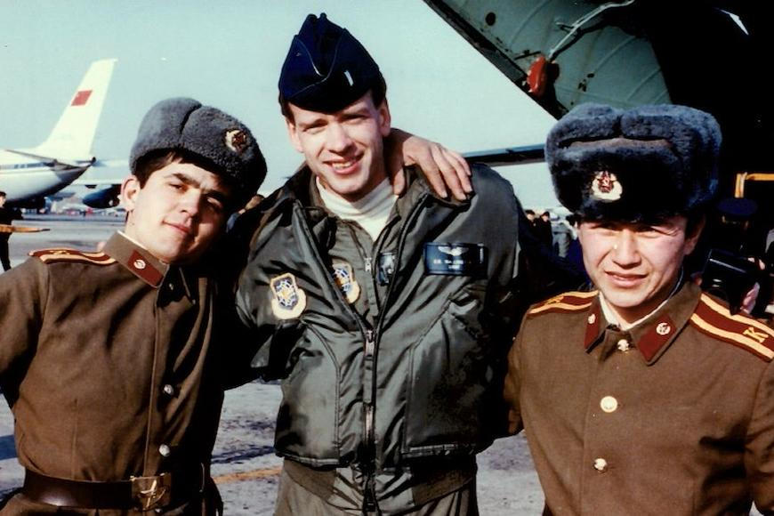 "Bushovy nožičky" a jiné dary. Poslali jste odpad, vytkli Rusové Američanům pomoc