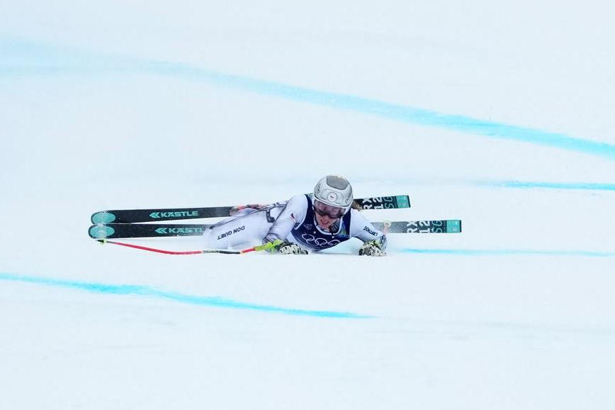 Ledecká znovu v slzách. Při super-G těsně před koncem spadla, ale odjela po svých