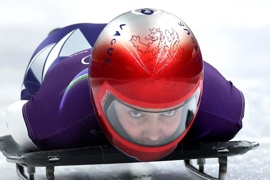 Na hlavě manifest, nebo nuda? Co prozradily helmy skeletonistů v Cortině