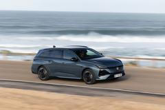 České zastoupení cílí především na firemní klientelu, právě proto se v nabídce nadále drží turbodiesel.