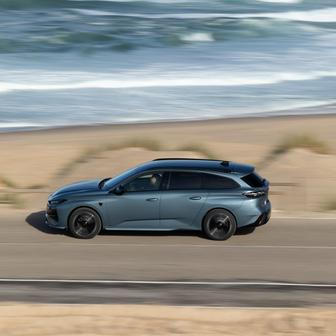 Zároveň právě pro firmy má Peugeot také nabídku operativního leasingu slušně vybavené verze Allure s příplatky za 7590 korun bez daně měsíčně.