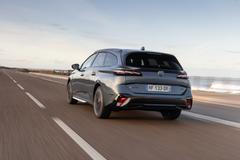 Na výběr jsou celkem tři výbavové stupně.