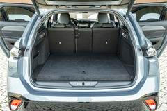 Zavazadlový prostor má podle motorizace v základu 551 litrů (mildhybrid a diesel), 505 litrů (elektromobil) nebo 467 litrů (plug-in hybrid).