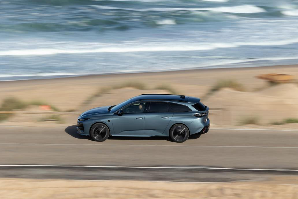 Zároveň právě pro firmy má Peugeot také nabídku operativního leasingu slušně vybavené verze Allure s příplatky za 7590 korun bez daně měsíčně.