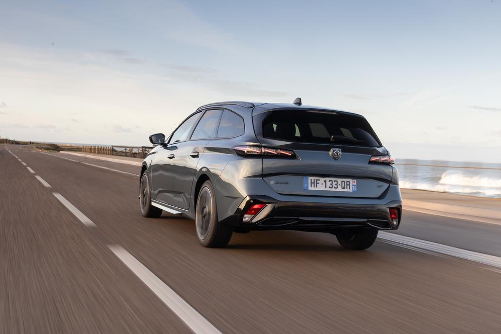 Na výběr jsou celkem tři výbavové stupně.