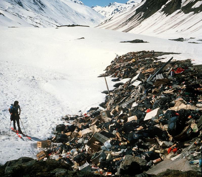 Místní popisovali příchod laviny jako výjev z apokalyptického filmu. "Viděl jsem obrovskou vlnu, jako ve filmech o Havaji. Říkal jsem si, že tohle přece není možné, tohle se děje jen ve špatném filmu. Takovou katastrofu nikdo předpovídat nemohl," vzpomínal v pořadu Horizon stanice BBC Luggi Salner.