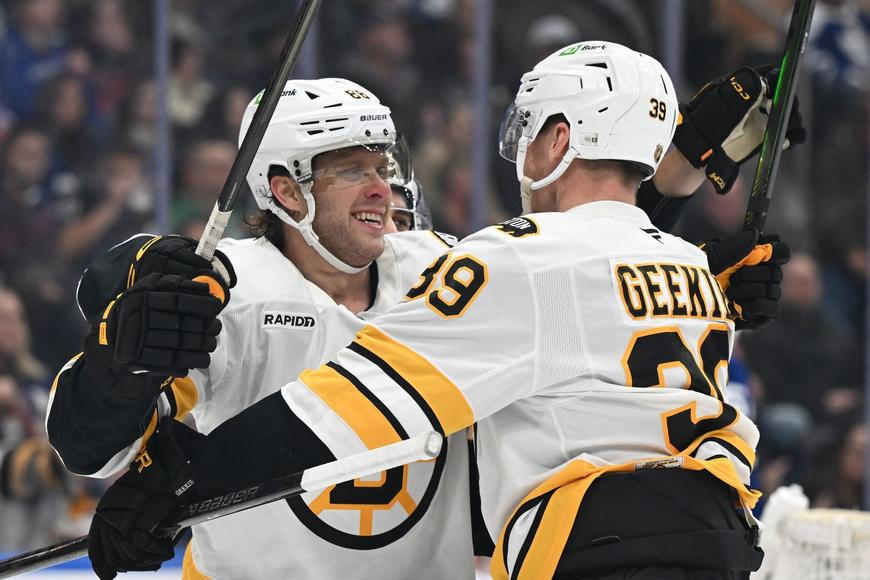 Pastrňák opět táhl Boston za výhrou. Philadelphia i díky Čechům ukončila horor