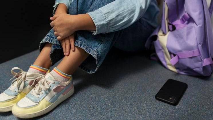 Nebezpečná virální výzva Červený delfín se šíří mezi dětmi.