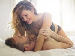 Kdy je touha nejsilnější? Mužské a ženské libido se v průběhu života vyvíjí odlišně.