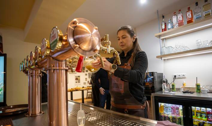 výčep, pípa, výčepní, čepování, pivo Litovel