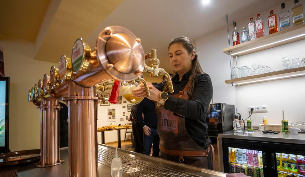 výčep, pípa, výčepní, čepování, pivo Litovel