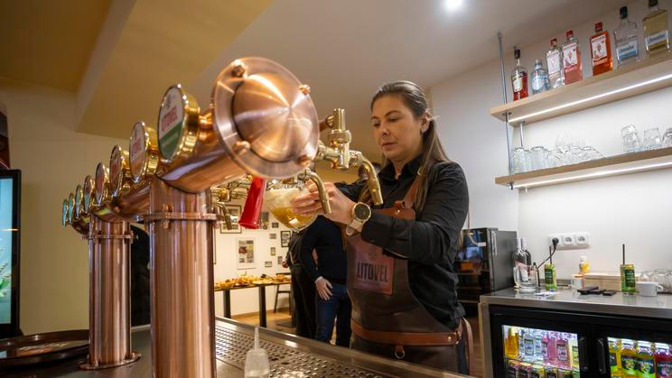 výčep, pípa, výčepní, čepování, pivo Litovel