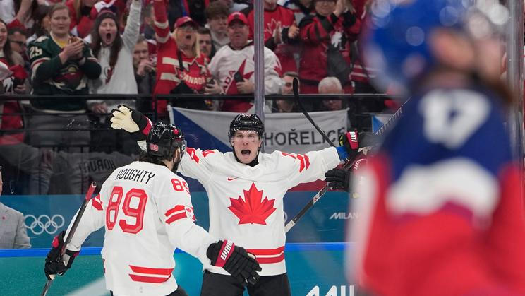 Bo Horvat slaví gól v zápase Česko - Kanada na ZOH 2026