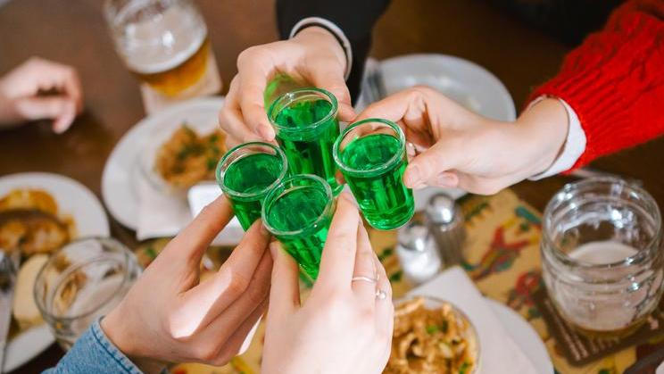 Některé podniky zvyk převzaly jako gastronomickou tradici .