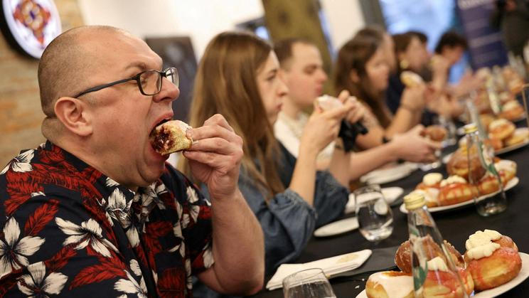 Doughnut speed eating competition marks Fat Thursday