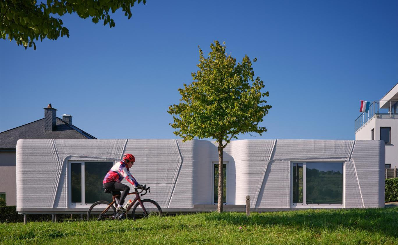 Projekt přináší víc než jen nový dům. Přináší změnu perspektivy a ukazuje, že tradice a inovace se nevylučují. 