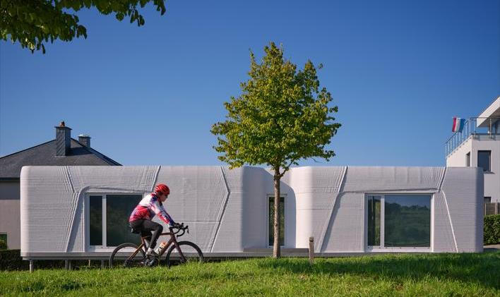 Projekt přináší víc než jen nový dům. Přináší změnu perspektivy a ukazuje, že tradice a inovace se nevylučují. 