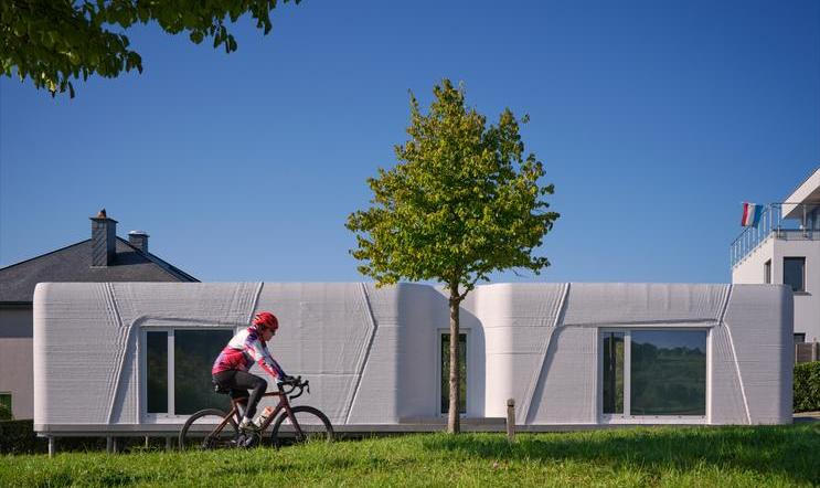 Projekt přináší víc než jen nový dům. Přináší změnu perspektivy a ukazuje, že tradice a inovace se nevylučují. 