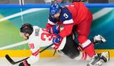 Radko Gudas (3) a Brandon Hagel v zápase Česko - Kanada na ZOH 2026