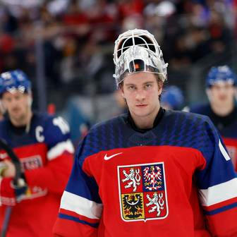 Zklamaný Lukáš Dostál po zápase Česko - Kanada na ZOH 2026