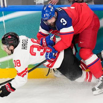 Radko Gudas (3) a Brandon Hagel v zápase Česko - Kanada na ZOH 2026