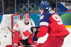 Martin Nečas a Jordan Binnington v zápase Česko - Kanada na ZOH 2026